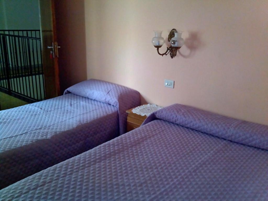 Pension Las Palmeras ลาลิน ห้อง รูปภาพ