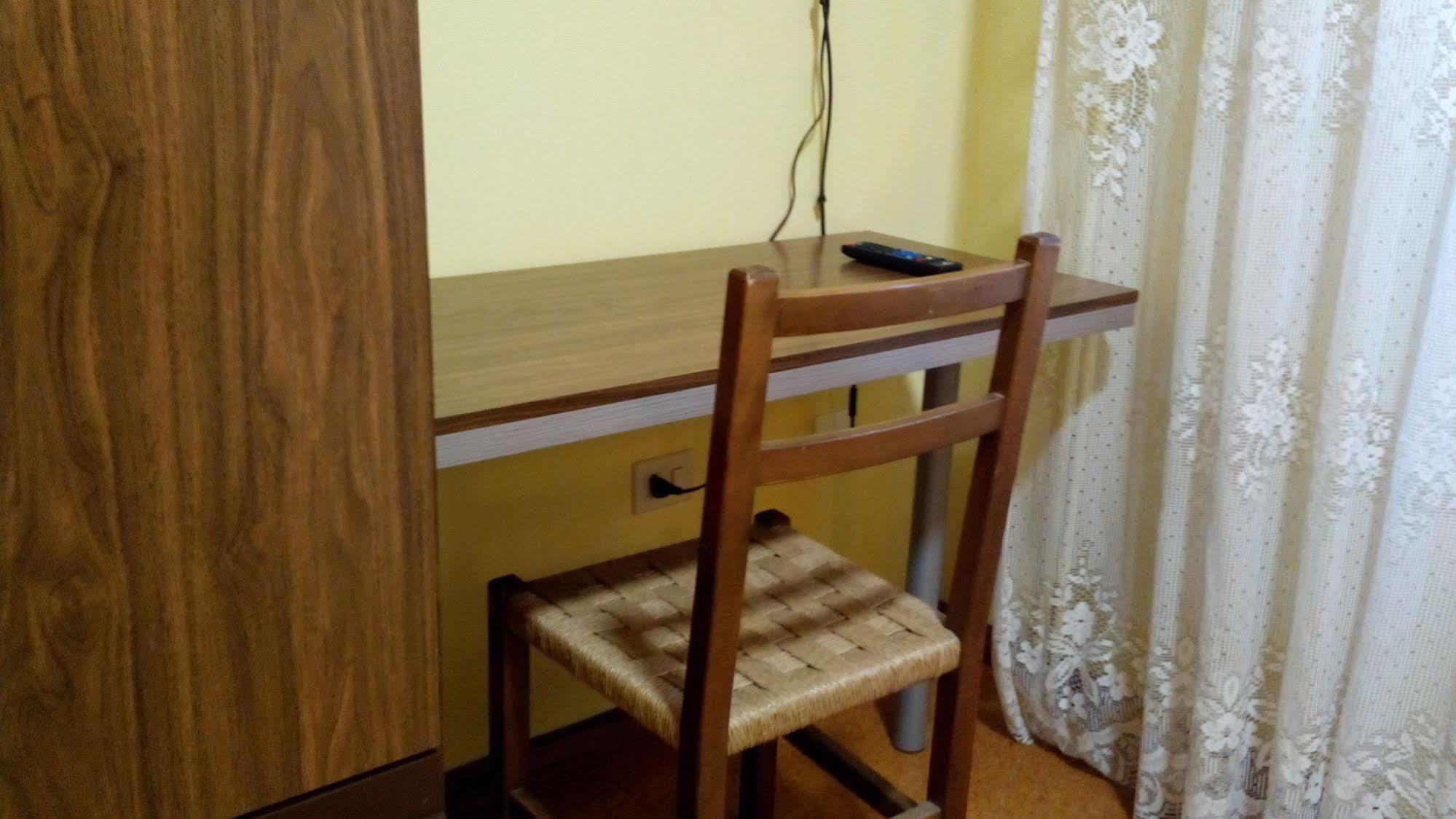 Pension Las Palmeras ลาลิน ภายนอก รูปภาพ