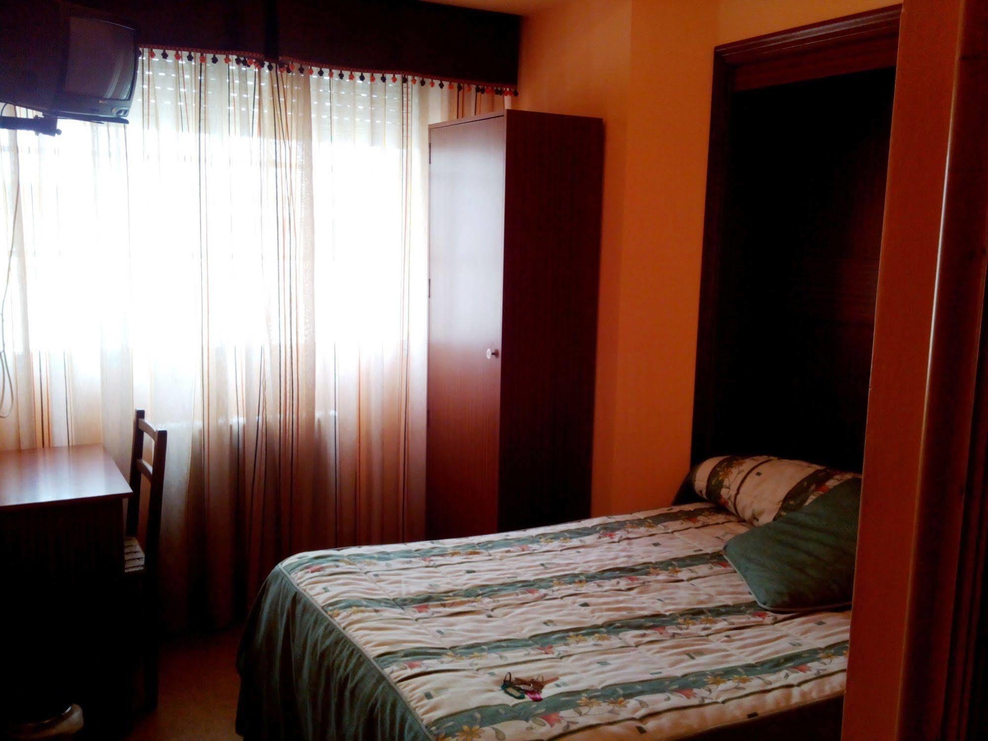 Pension Las Palmeras ลาลิน ภายนอก รูปภาพ