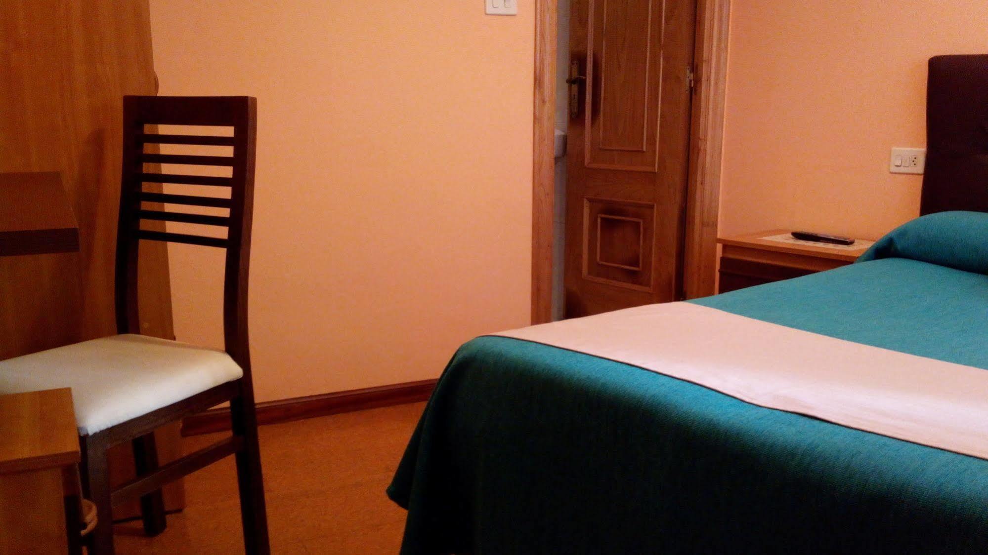 Pension Las Palmeras ลาลิน ภายนอก รูปภาพ