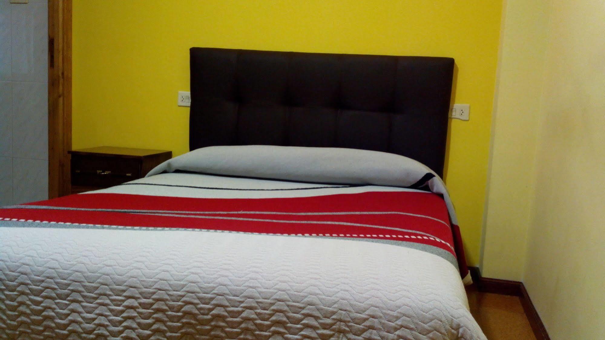Pension Las Palmeras ลาลิน ภายนอก รูปภาพ